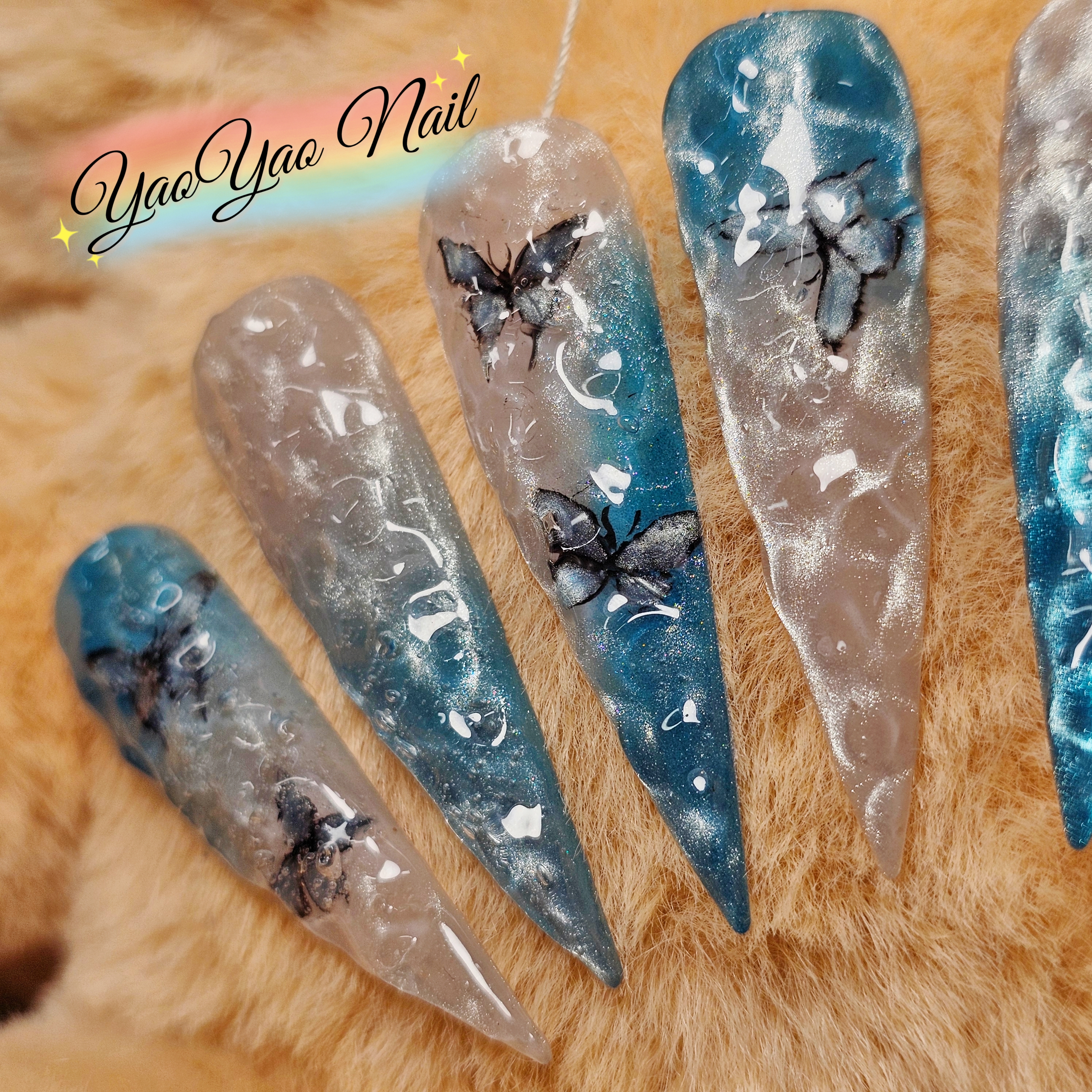 Nail hiệu ứng nước ẩn vẽ bướm